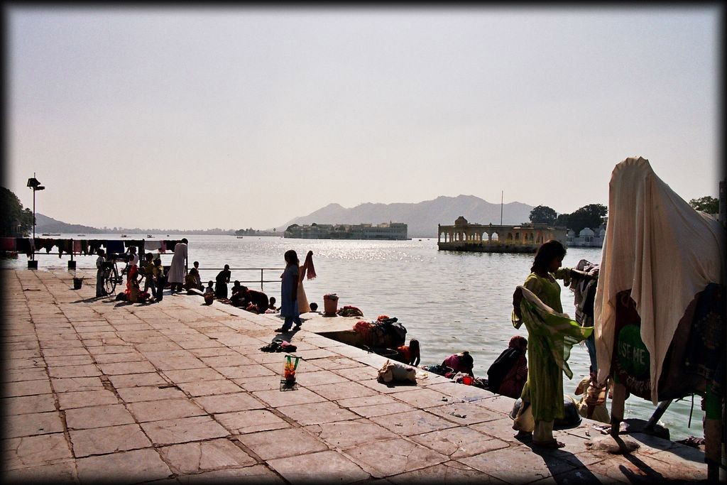 Ganguar ghat.  In the background is the Lake Palace.