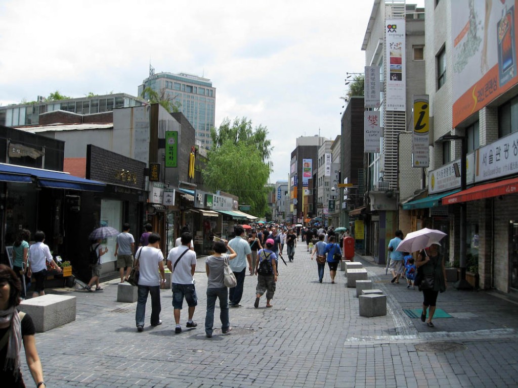 Daytime view of Insadong-il