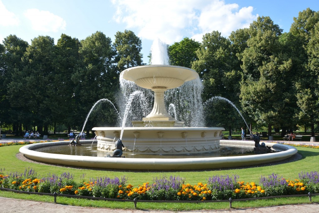 The Marconi Fountain in Ogród Saski Park, just behind the Tomb of the Unknown Soldier.
