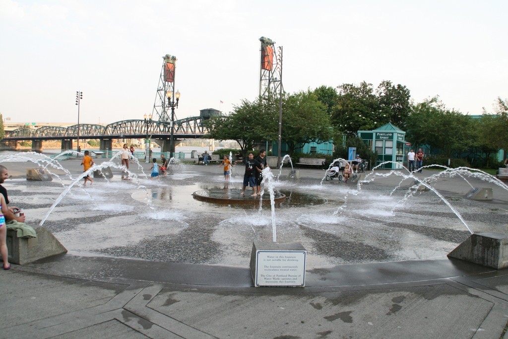 Salmon Street Fountain by the river, a great place for kids to play.