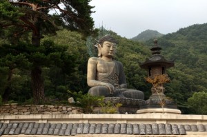 Giant buddah near the Sinheungsa Temple, just a few minutes from the base of the cable car.