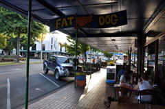 Outdoor, street-side seating at the Fat Dog Cafe, Rotorua, New Zealand