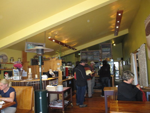 The line-up is worth it at Naturally Fjordland Pizzeria in Te Anau.  The pizza is as delicious as it is innovative!  There is an additional seating area through the doorway you see on the right of the photo.