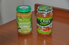 Watties and Only baby food were available everywhere we went in New Zealand.  Both brands offered organic choices.